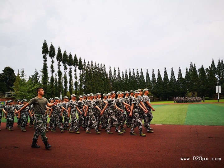 育才高一（1）班軍訓(xùn)會操風(fēng)采 (11).jpg