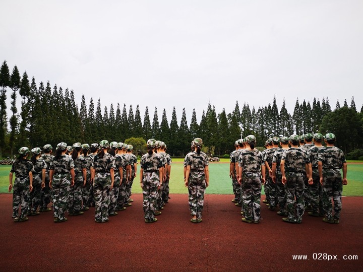 育才高一（4）班軍訓(xùn)會操風(fēng)采 (4).jpg