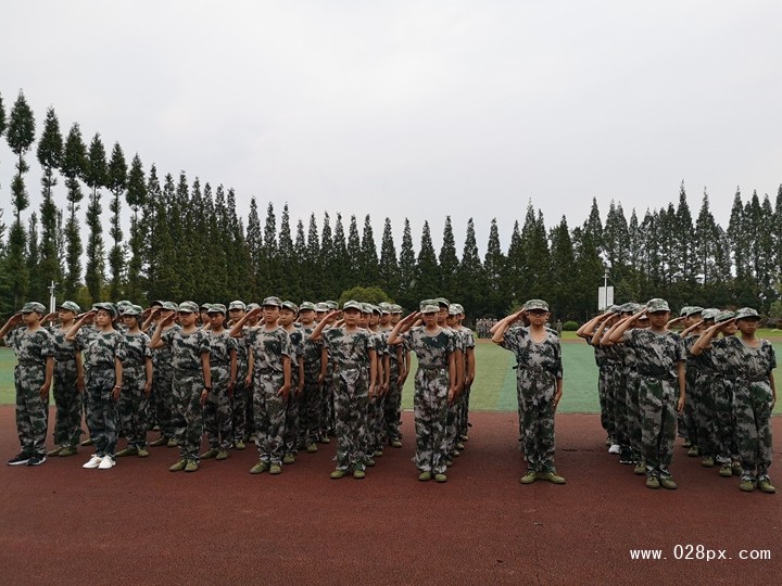 育才初一（1）班軍訓(xùn)會操風(fēng)采 (5).jpg