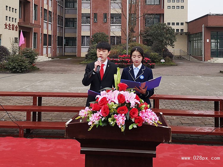 主持人龍嚴杰、李奕菲.jpg