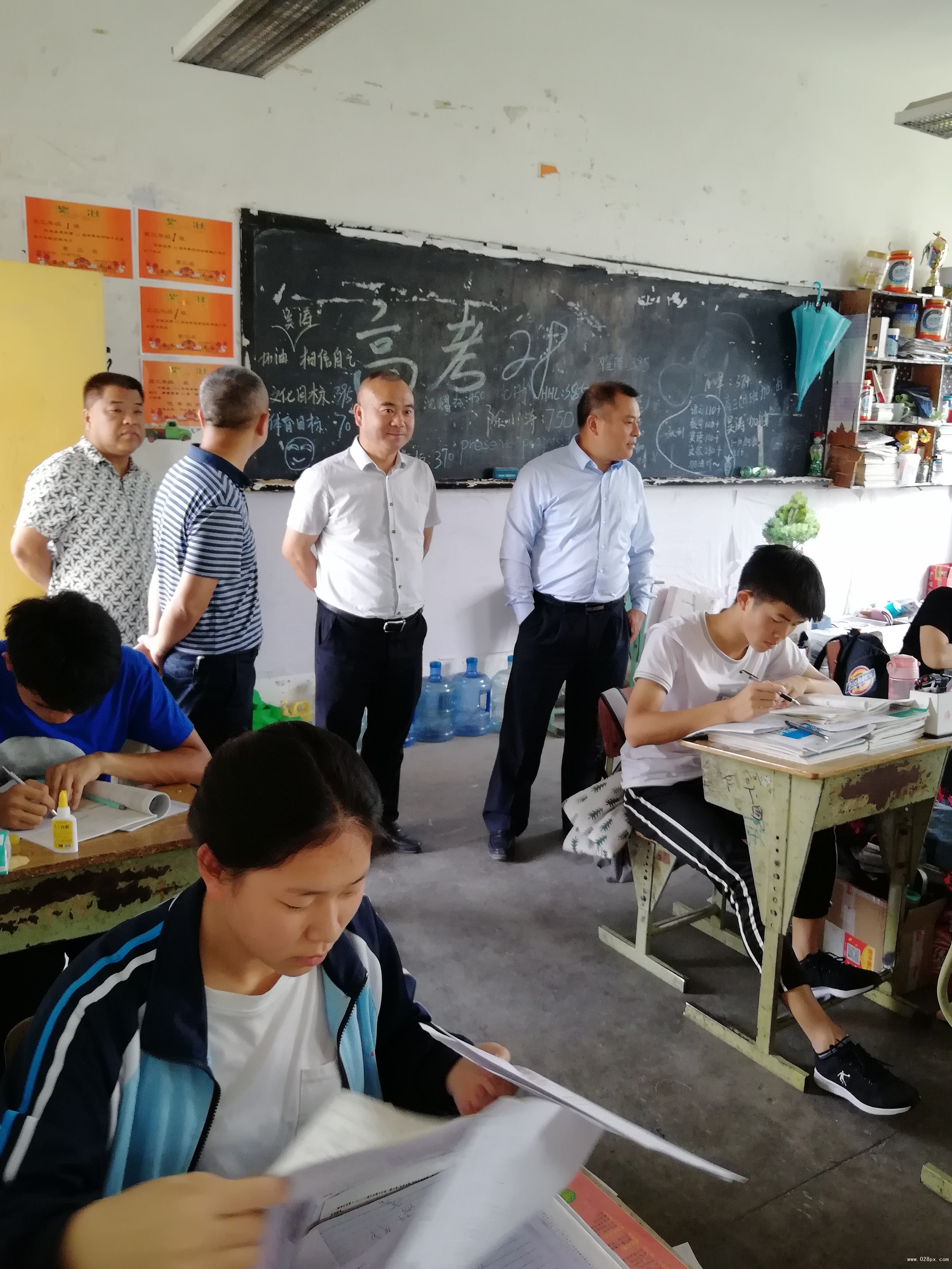 縣教育局黨委委員稅仲武到校檢查指導(dǎo)高三工作