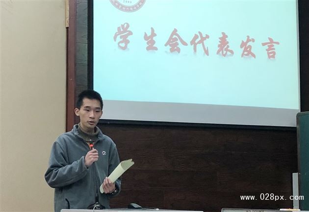 擠時(shí)間勤檢查任勞任怨 抓細(xì)節(jié)促風(fēng)氣奮力爭先——記2018級(jí)高中部學(xué)生自主管理工作總結(jié)表彰大會(huì)