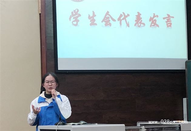 擠時(shí)間勤檢查任勞任怨 抓細(xì)節(jié)促風(fēng)氣奮力爭先——記2018級(jí)高中部學(xué)生自主管理工作總結(jié)表彰大會(huì)
