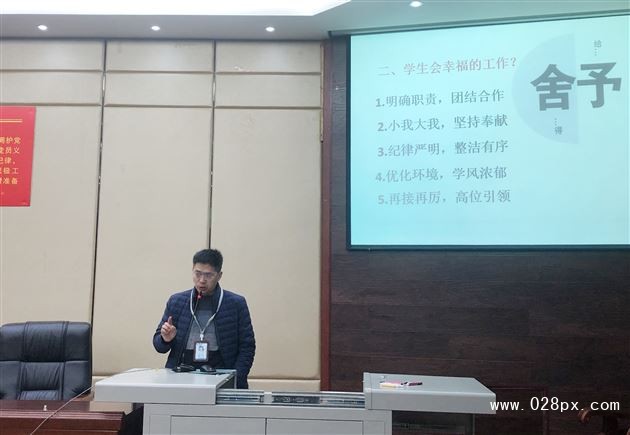 擠時(shí)間勤檢查任勞任怨 抓細(xì)節(jié)促風(fēng)氣奮力爭先——記2018級(jí)高中部學(xué)生自主管理工作總結(jié)表彰大會(huì)