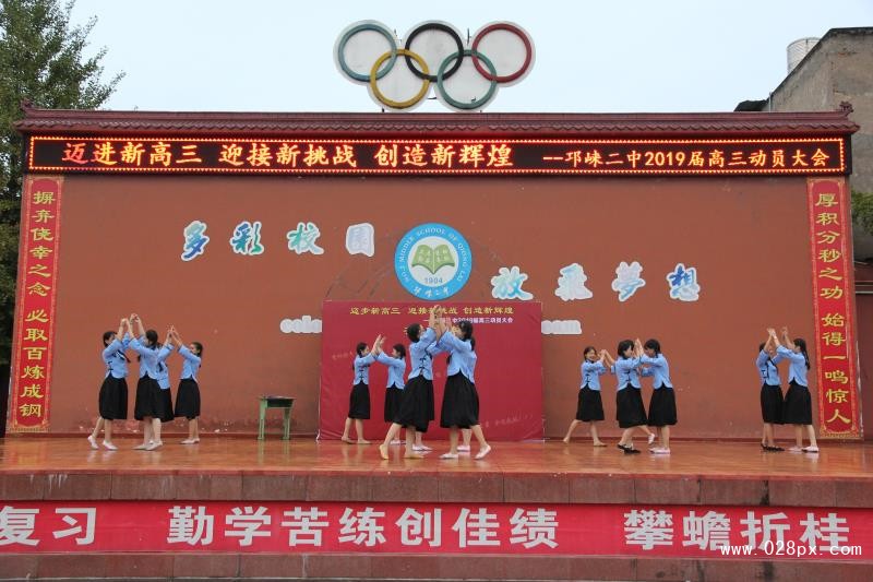 學(xué)生用歌舞《中華孝道》表達(dá)感恩之心_副本.jpg