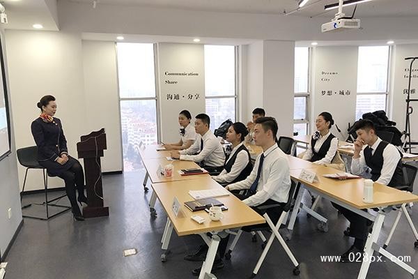 成都航空學(xué)院地址在哪里