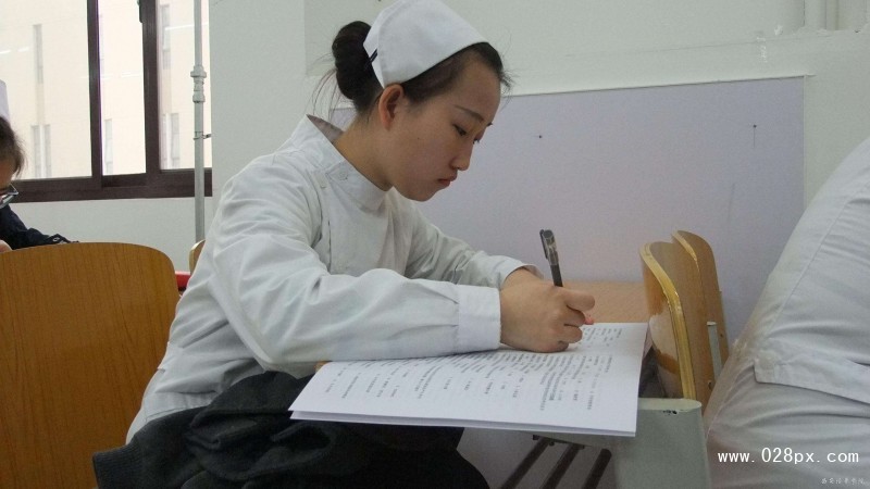 護理專業(yè)能報考藥師嗎