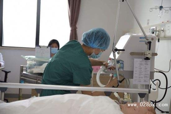 成都護(hù)理學(xué)校一年學(xué)費(fèi)多少錢