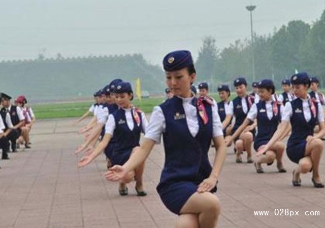 高鐵乘務(wù)員讀什么學(xué)校