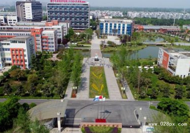 成都鐵路衛(wèi)生學校收費
