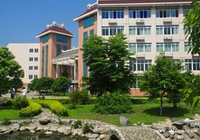成都中醫(yī)藥大學(xué)的費用
