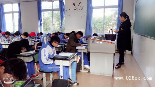 成都市洞子口職業(yè)高級(jí)中學(xué)校收費(fèi)