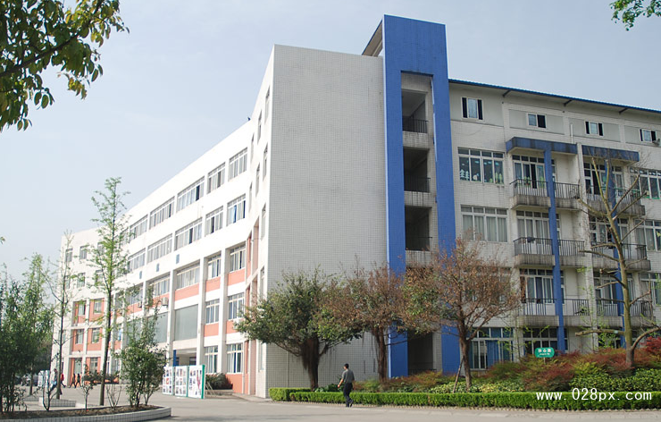 成都指南針職業(yè)技術(shù)學(xué)校貴不貴