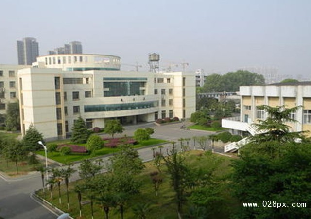 成都新運(yùn)職業(yè)學(xué)校地址