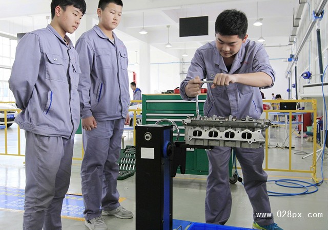 成都汽車職業(yè)技術(shù)學(xué)校地址