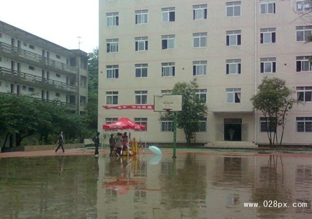 貴陽(yáng)鐵路工程學(xué)校報(bào)名條件