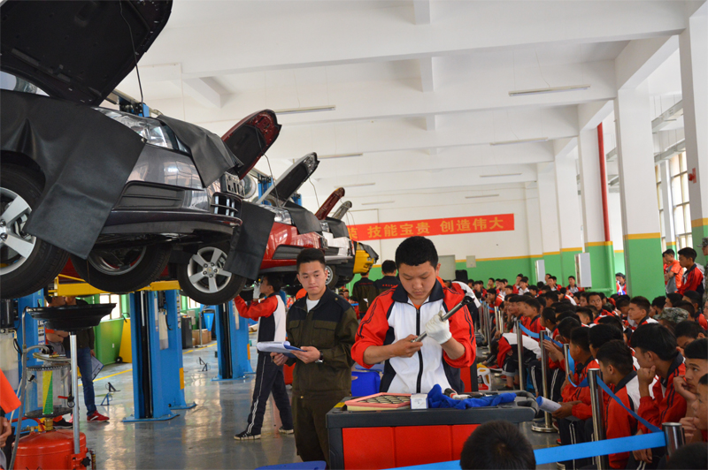 云南省曲靖應(yīng)用技術(shù)學(xué)校汽車專業(yè)