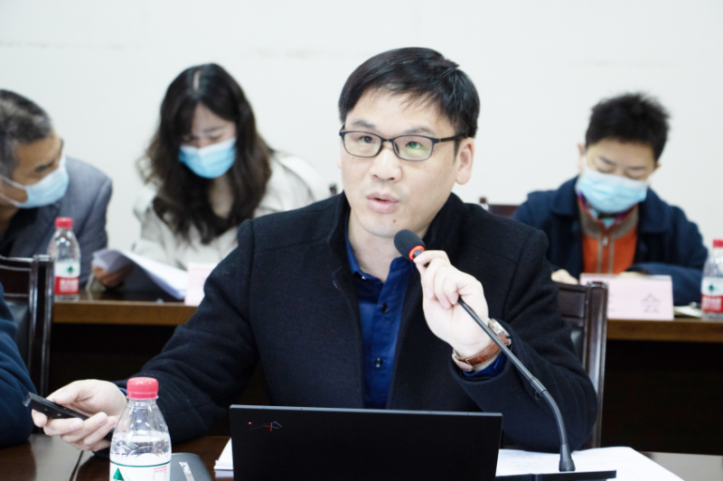 成都市應(yīng)用心理學(xué)研究會秘書處主任 覃 沛