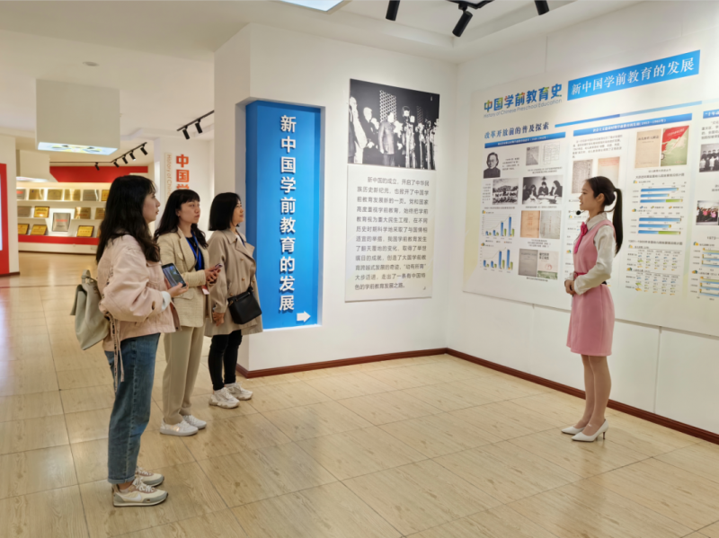 禮儀職中教師參觀川南幼兒師范高等?？茖W(xué)校校史館