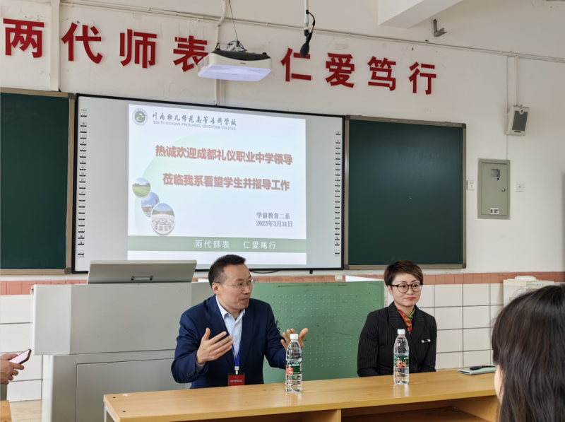 張?jiān)鰴?quán)副校長、張力主任、鐘鋒主任分別對學(xué)生表達(dá)慰問和期望
