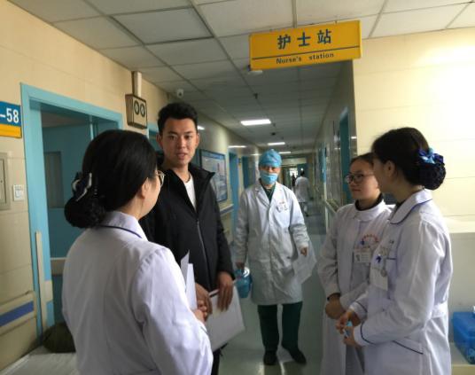 說明: H:\四川省省示范專業(yè)（護理）建設\學?；顒痈鞣N照片\實習檢查和調研照片\2018年實習檢查影像資料\成大附屬\cd89c1d6a142542b025b973d5024f7a.jpg