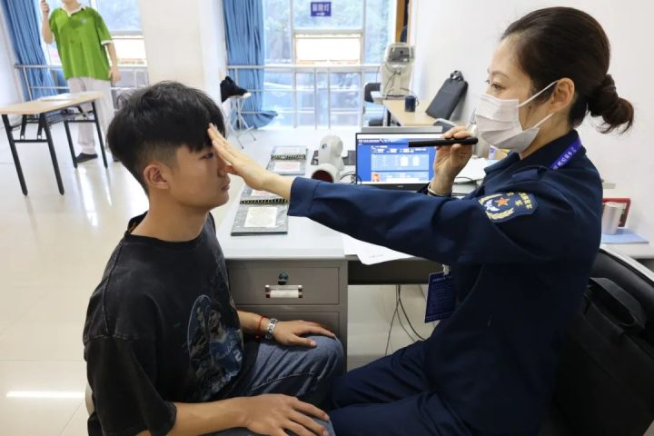 空軍飛行員招收條件-5